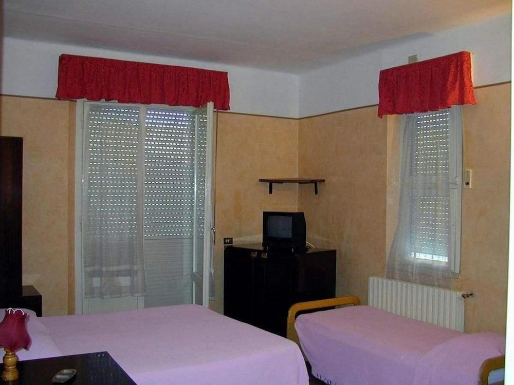 Hotel Residence Maria Grazia Римини Екстериор снимка