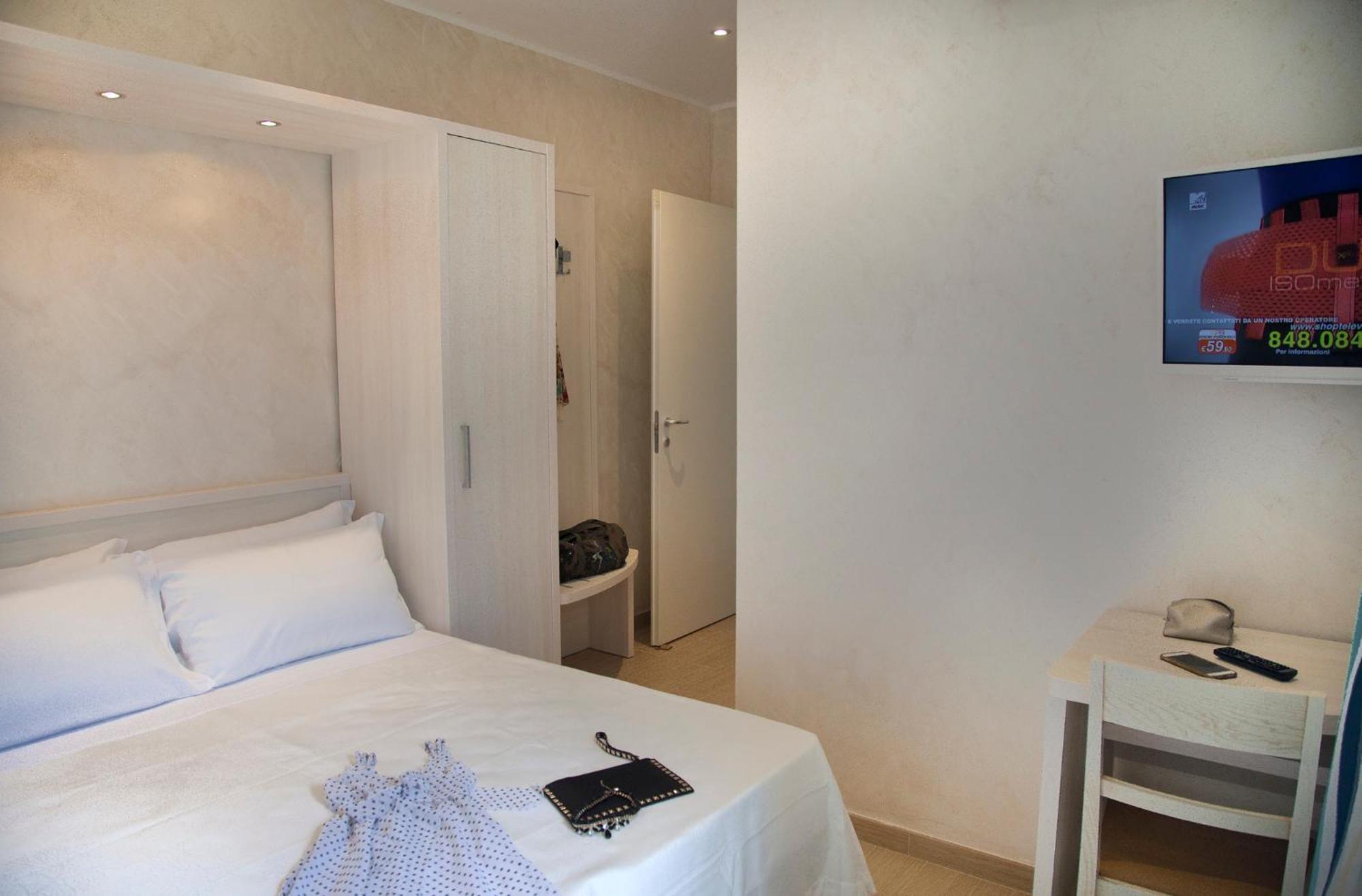 Hotel Residence Maria Grazia Римини Екстериор снимка