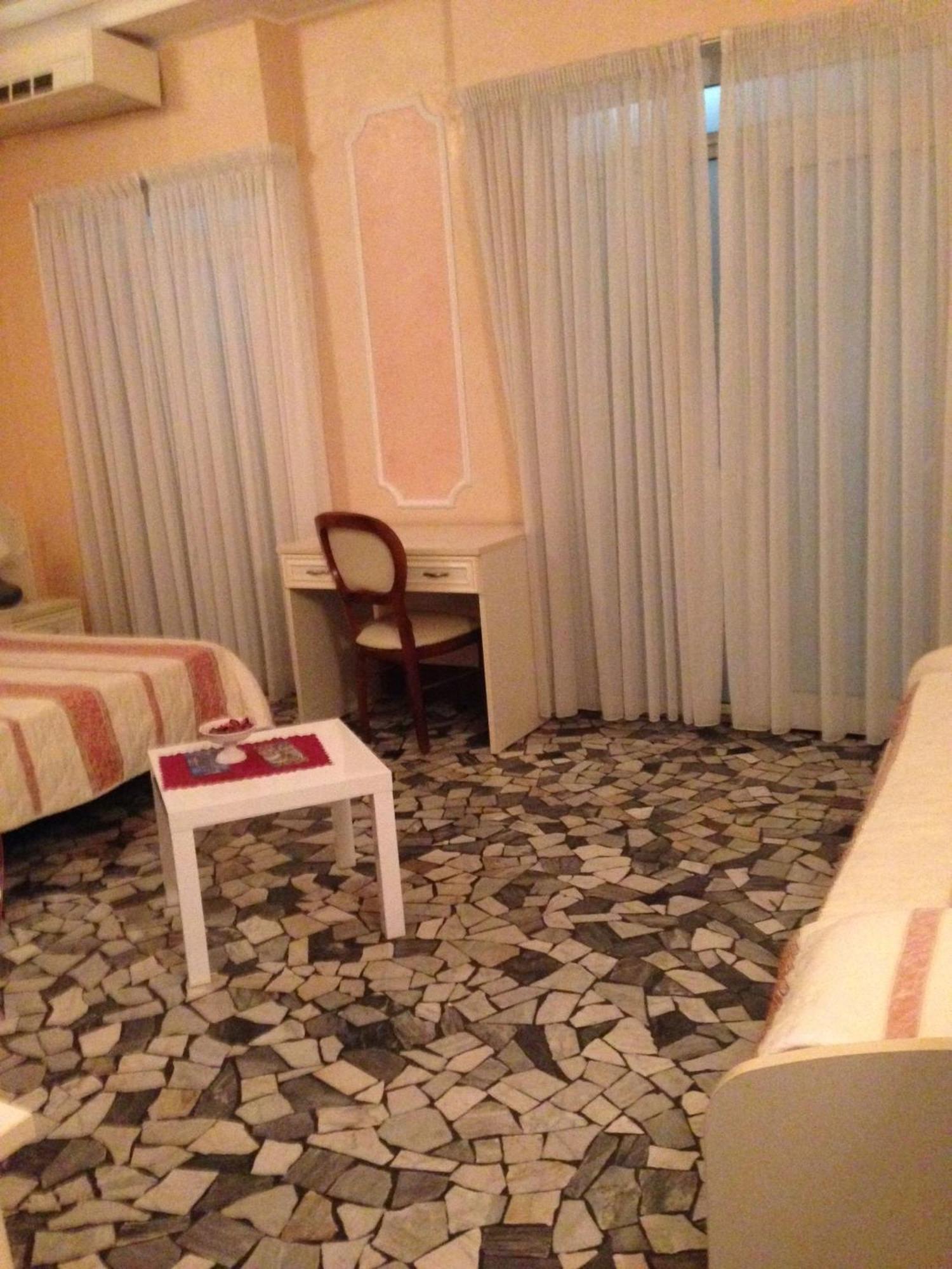 Hotel Residence Maria Grazia Римини Стая снимка