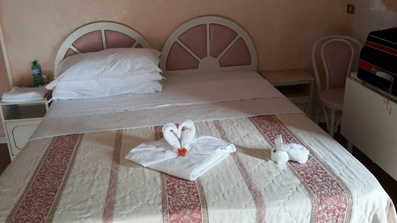 Hotel Residence Maria Grazia Римини Екстериор снимка