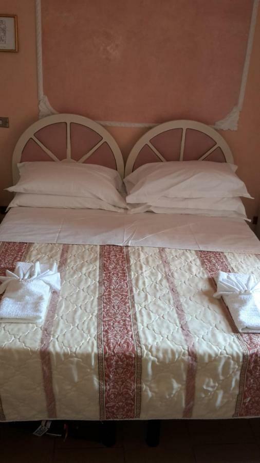 Hotel Residence Maria Grazia Римини Екстериор снимка